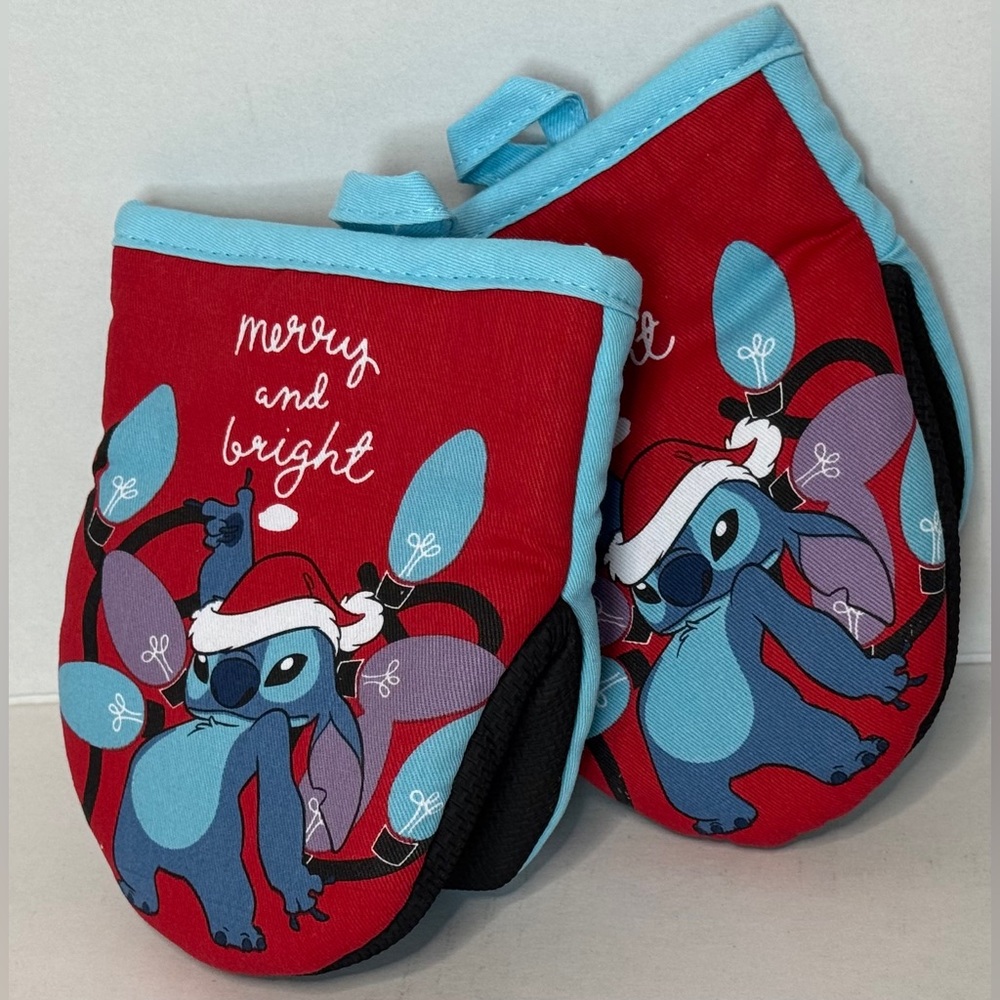 Disney‎ Christmas Kitchen Mittens NWOT Red and Blue Stitch
